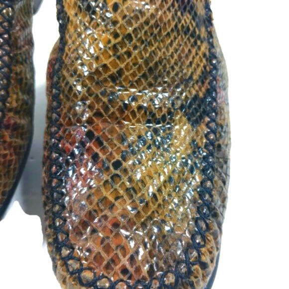 SS1595 GUC $488 Stuart Weitzman Snakeskin Embossed Mules 9.5B - Picture 4 of 8